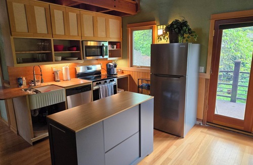 Western Apartment | Heron's Nest - Elegant King Master with custom woodwork, lofts and stained glass