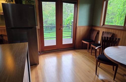 Western Apartment | Heron's Nest - Elegant King Master with custom woodwork, lofts and stained glass