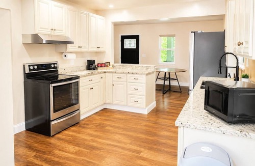 Eastside House | Hidden Forest Retreat | Sleeps 8 | Near JBLM