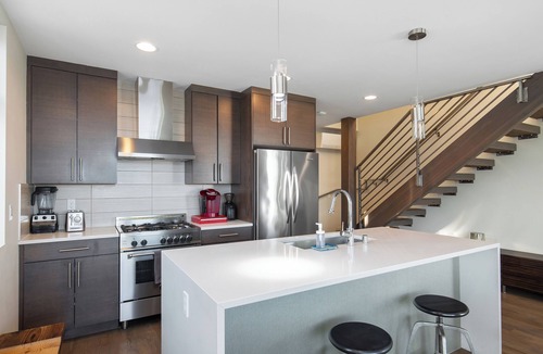 East Queen Anne House | High-End Living! ~ Panoramic Views ~ A/C ~ Parking
