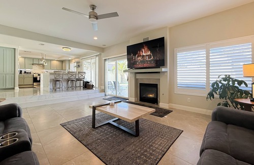 Las Vegas Villa | High-End Villa w/Pool & Spa; Close to the Strip!