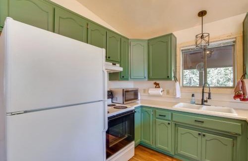 Meadow View Heights House | High Noon Hideaway: Zion Cabin w/Fire Pit!