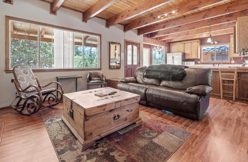Woodlands House | Hikers Haven -Only steps to the National Forest and trails!