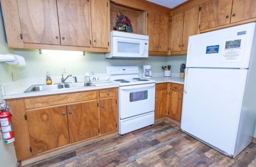 Springmaid Mountain Apartment | Hillside Triplex Main