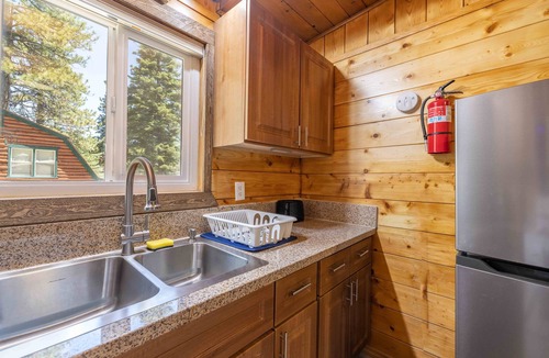 Running Springs Cabin | Hilltop cabin-7 miles from Lake arrowhead +6.5 miles from Snow Valley Ski Resort