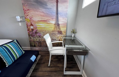 Lakeside Apartment | Hilltop Private Suite & Balcony
