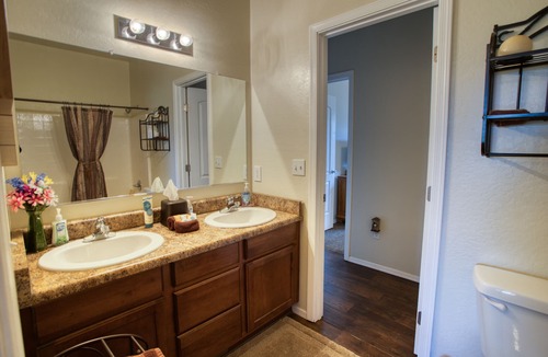 Linden Cabin | Hilltop Retreat on an acre - perfect for family and friends