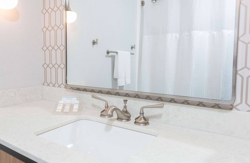 San Leandro Hotel | Hilton Garden Inn Oakland/San Leandro