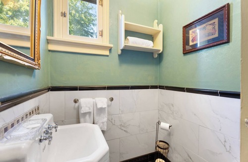 Milton-Freewater House | Historic 1915 Wine Country Home: 3 Queens, 2 Twins, WiFi & AC, 23 Acres