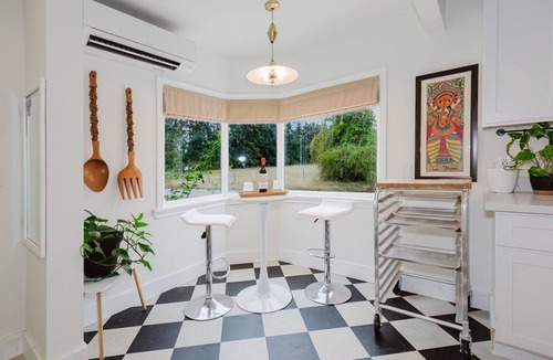 Kingston House | Historic 1920 Farmhouse - Beach & Nature vibes