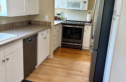 Eugene House | Historic 1928 Craftsman near University of Oregon 4 bedroom and 2 full baths