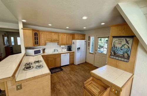 Peninsula Village Ski Chalet | Historic 4 sided A-frame - 300 steps to the Boat Slips and Lakefront
