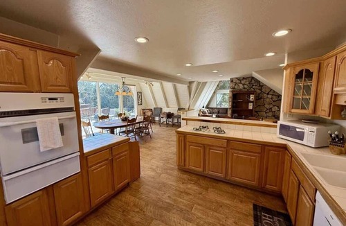 Peninsula Village Ski Chalet | Historic 4 sided A-frame - 300 steps to the Boat Slips and Lakefront