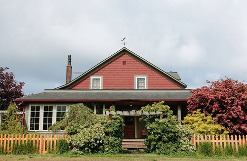 Seaview House | Historic 5 Bdrm Home w/Hot Tub Sleeps 10