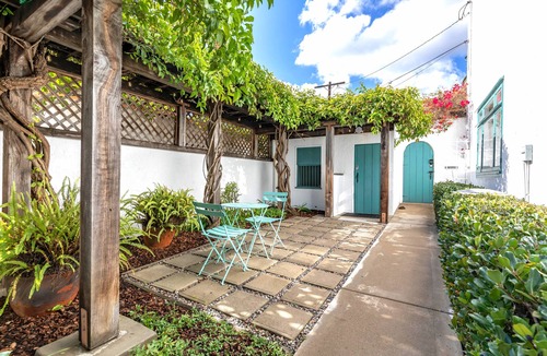 Hillcrest House | Historic Architectural and Delightful Urban Retreat