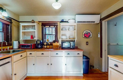 Old Bend House | Historic Bungalow in Walkable Old Bend