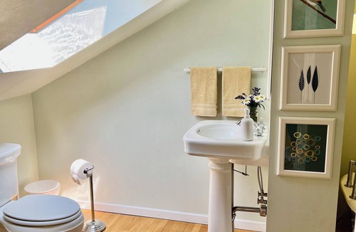 Mount Baker House | Historic Bungalow: Your Seattle Gateway - 5 min from beach!