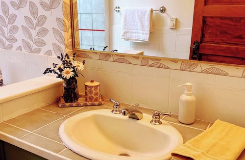 Mount Baker House | Historic Bungalow: Your Seattle Gateway - 5 min from beach!