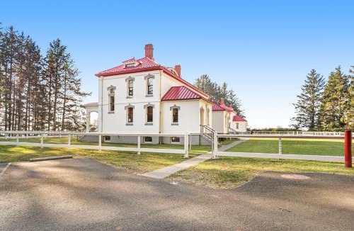 Long Beach House | Historic Cottage