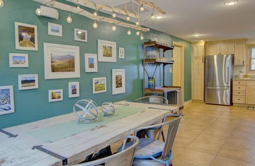 Downtown Flagstaff Cottage | Historic Downtown Cottage with Beautiful Courtyard