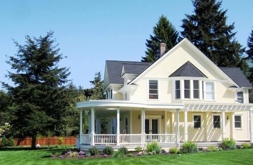 Langley House | Historic Farmhouse -Stunning Waterfront Views! 5 Bedrooms.