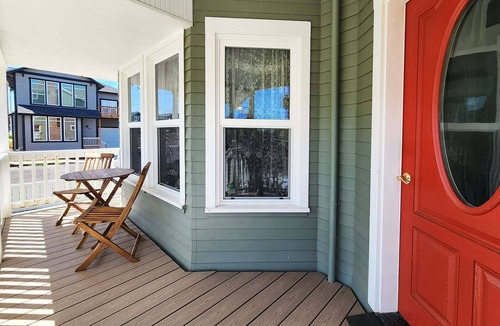 Newport House | Historic Nye Beach! Victorian Escape Steps Away From The Beach! Endeavour House!