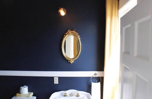 Seaview Hotel | Historic Queen Room | 0.2 Miles from Long Beach Peninsula | Free Parking