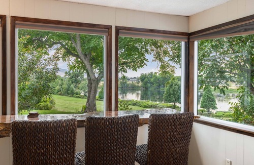 Prosser House | Historic River Front Farmhouse Near Wineries-Private waterfront! Winery tour!