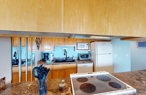 Lincoln City Condo | Historic Taft District condo with dazzling bay views fireplace and washer dryer