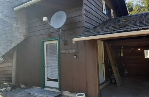 Forks Cabin | Hoh Chalet A cozy cabin on the Olympic Peninsula