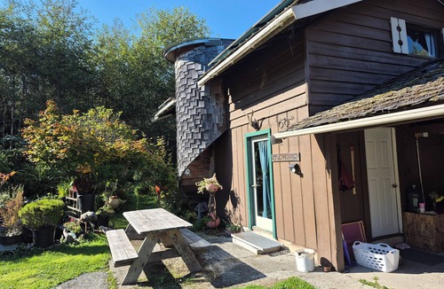 Forks Cabin | Hoh Chalet A cozy cabin on the Olympic Peninsula