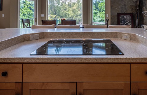Arnold House | Hole In One - Luxury Retreat!