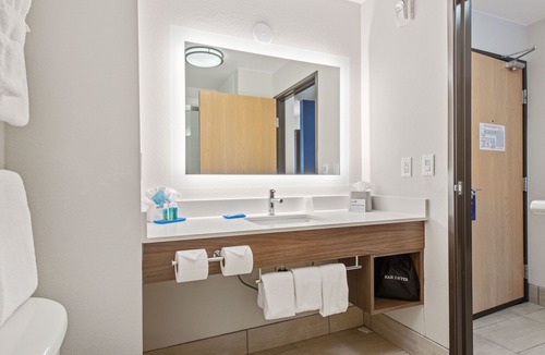 West Valley City Hotel | Holiday Inn Express Hotel and Suites West Valley by IHG