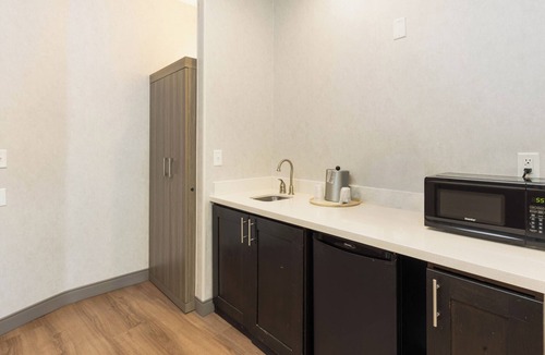 Meridian Hotel | Holiday Inn Express Bellingham by IHG