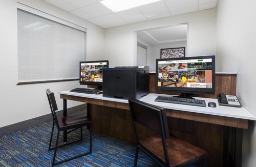 Eugene Hotel | Holiday Inn Express Hotel & Suites Eugene Downtown - University by IHG