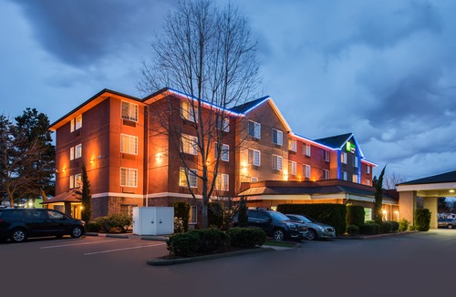 Hayden Island Hotel | Holiday Inn Express Hotel & Suites Portland - Jantzen Beach, an Ihg Hotel
