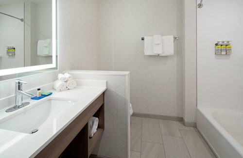 Palm Desert Hotel | Holiday Inn Express & Suites Palm Desert - Millennium by IHG