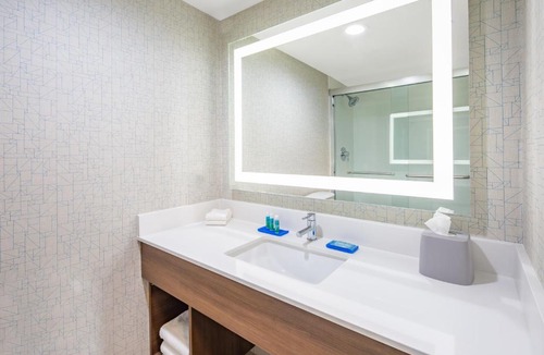 Mission Hills Hotel | Holiday Inn Express San Diego Airport-Old Town by IHG