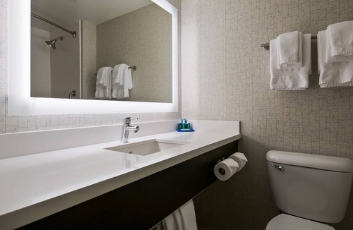 Burlington Hotel | Holiday Inn Express & Suites Burlington by IHG
