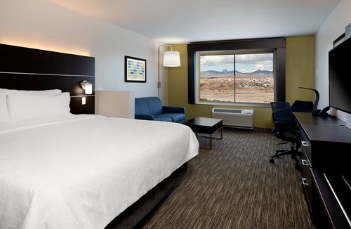 Bullhead City Hotel | Holiday Inn Express & Suites Bullhead City by IHG