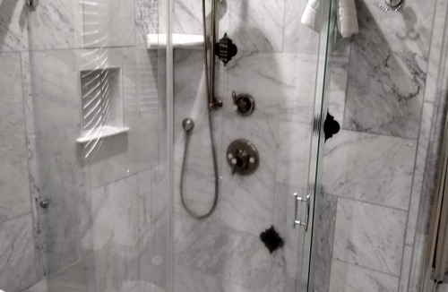 Larkspur Hotel | Holiday Motel