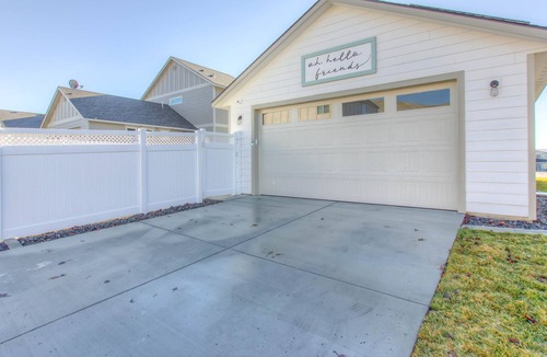 Kennewick House | Holland Vineyard Bungalow 4 bed, 2 1/2 bath with hot tub