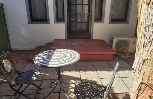 Hollywood Apartment | Hollywood Bungalow One With Patio!