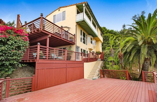 Los Angeles County House | Hollywood by the Sea King Bed