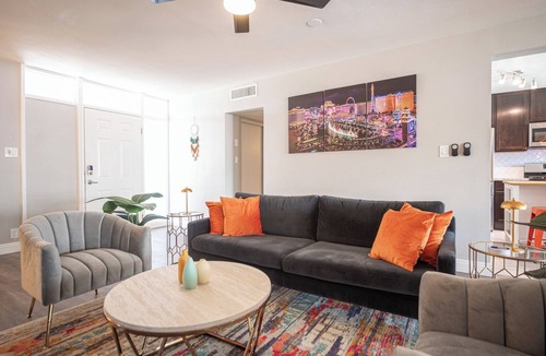 Las Vegas House | Home Away from Home - Modern 4BR w/Pool & Office
