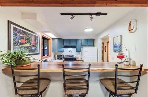 Baring Ski Chalet | Home Sweet Mountains. Cozy chalet with Hot Tub!