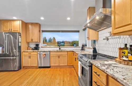 Port Angeles House | Homestead Villa - HotTub & Sauna Retreat