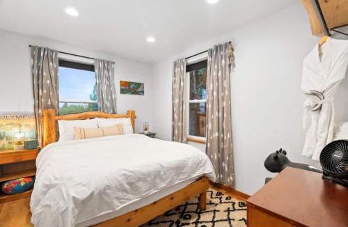 Port Angeles House | Homestead Villa - HotTub & Sauna Retreat