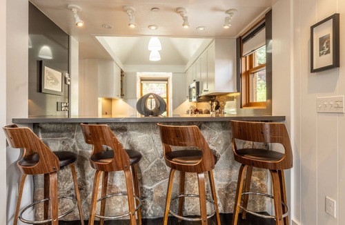 Homewood House | Homewood Cottage with Beach Access