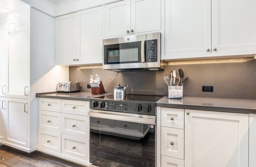 Homewood House | Homewood Cottage with Beach Access